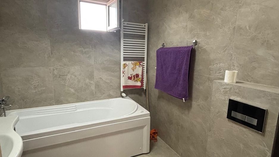 Apartament spatios si complet renovat - Poză 8