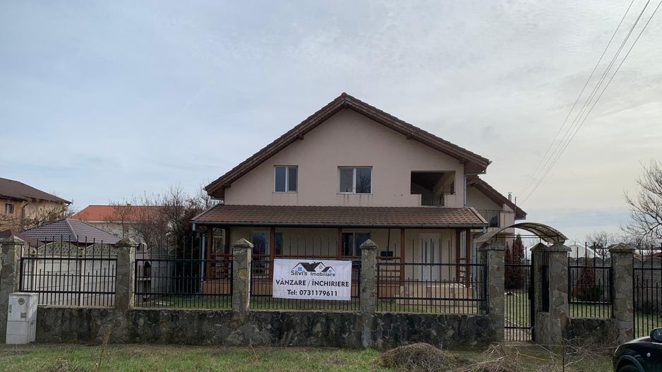 Duplex premium în vatra veche a localității Moșnița Veche - Poză 1