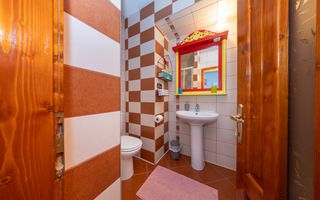 Pensiune de vânzare în Râșnov | 14 camere | 427 mp - Poză 47