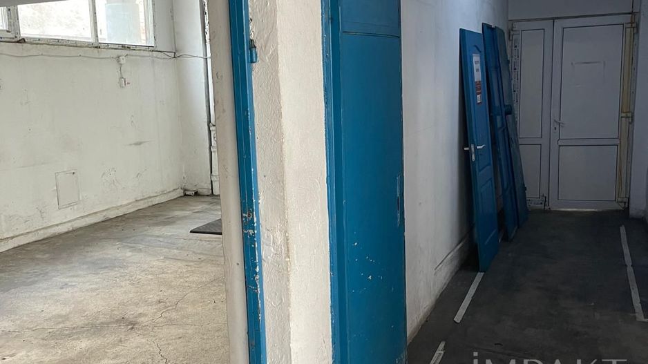 Hala de 250 mp la inchiriat open-space zona Piata 1 Mai - Poză 12