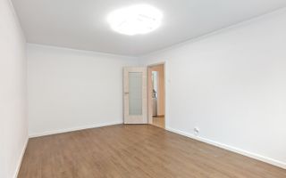 3 camere | Militari | Etaj 1/4 | Renovat 2025 | Vedere spre zona de case - Poză 2