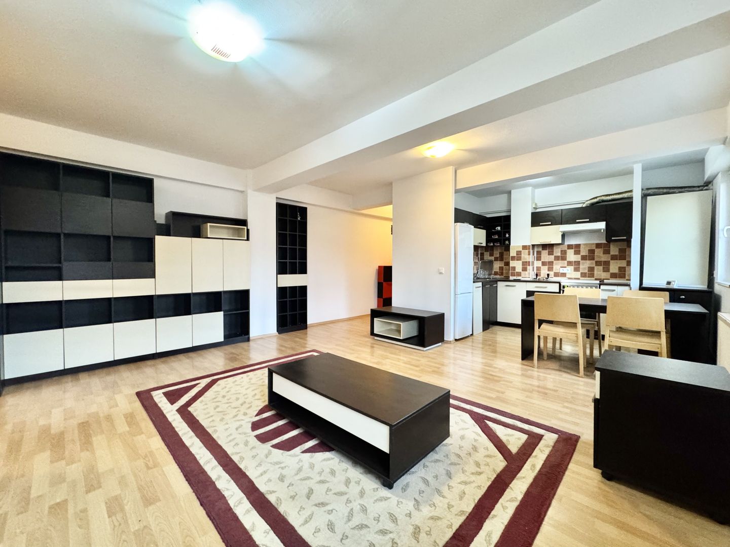 Apartament 3 camere în ansamblu cu curte și loc de joacă – Lipovei - Poză 1