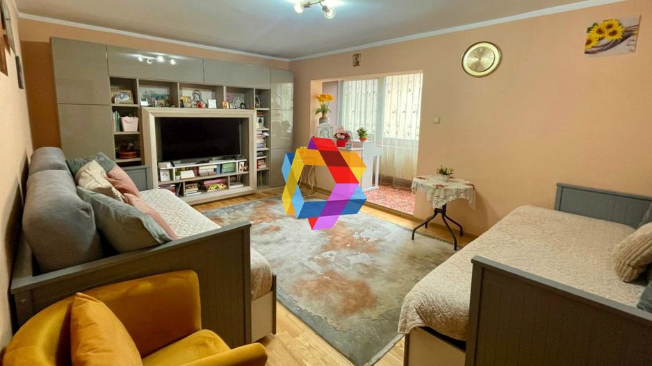 Apartament cu patru camere, zona Judetean 77mp - Poză 2