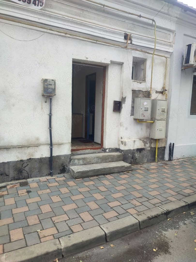 Spatiu com zona Palas str sf Andrei - Poză 1