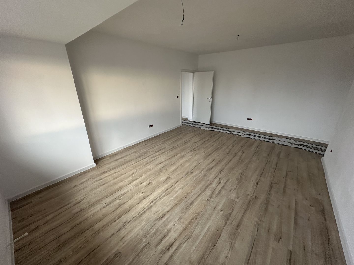 Apartament 2 camere la Mansarda zona Bucovinei - Poză 1