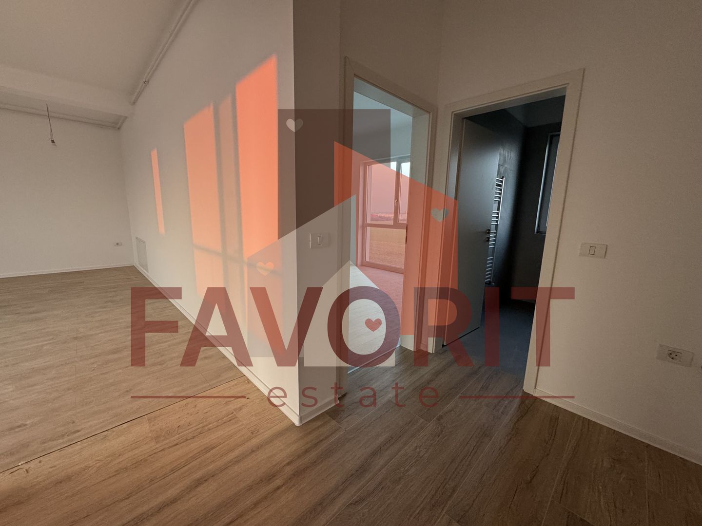 Etaj 1. Decomandat. Cu 2 bai - Poză 2