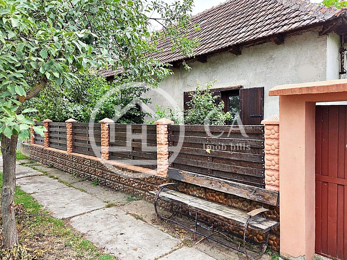 Casa de vanzare cu 4 camere si teren de 1520 in satul Batar, Bihor - Poză 1