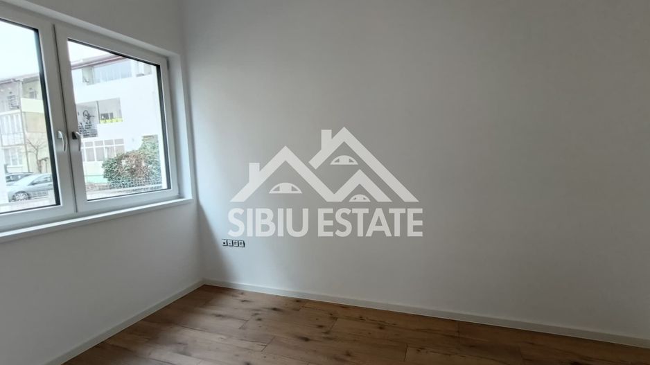 Apartament luminos, ideal locuință sau birou ,parter, 2 locuri parcare - Poză 12