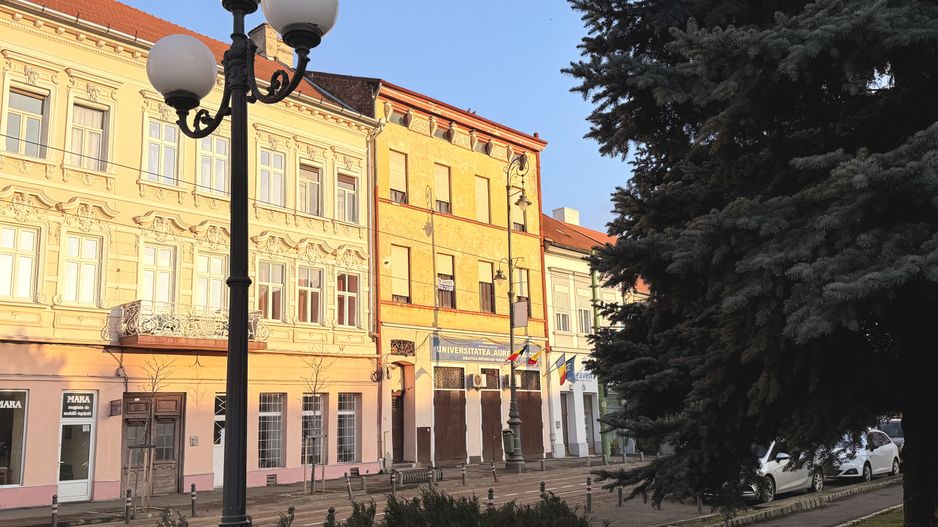 Vânzare apartament 4 camere, ultracentral 150 mp, 4 boxe incluse - Poză 3