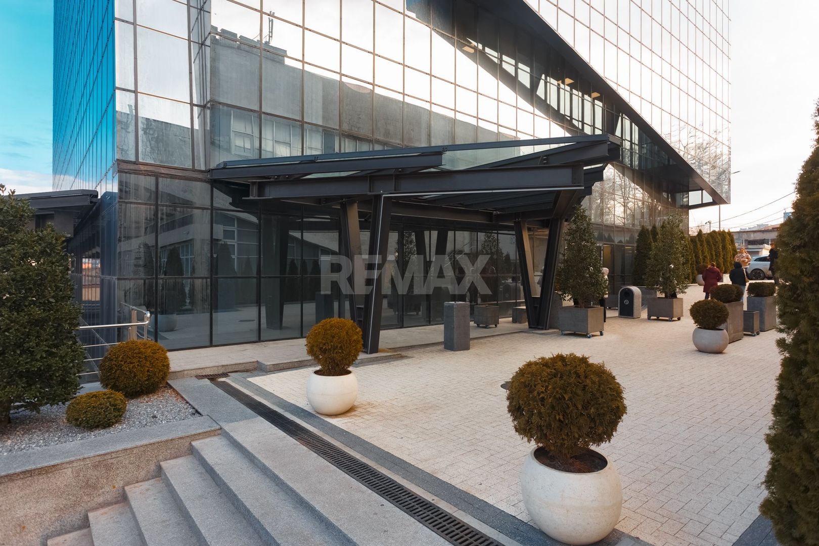 Spațiu Comercial. Business Centrul ROYAL TOWER - Poză 11