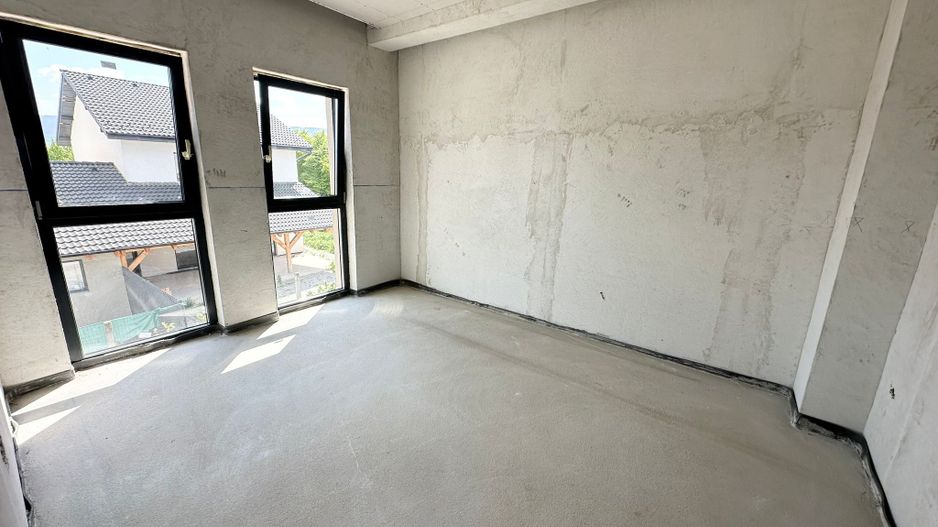 Casă single modernă, eficientă energetic și curte generoasă - Poză 8