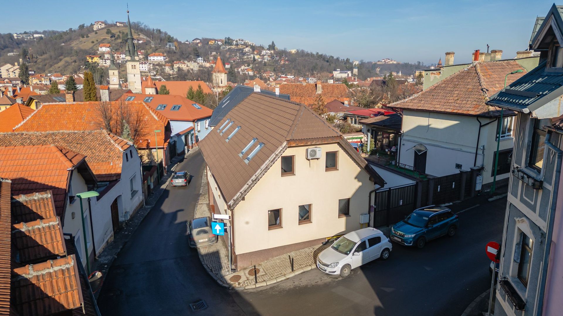 Casă modernă cu garaj și 4 dormitoare, aproape de Piața Sfatului - Poză 30