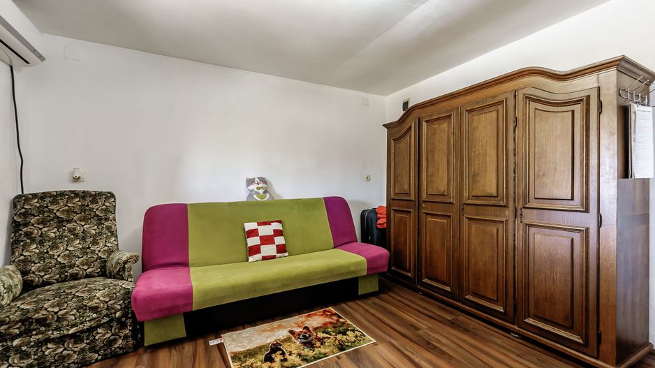 Casă cu teren generos și priveliște panoramică – Lipova - Poză 6