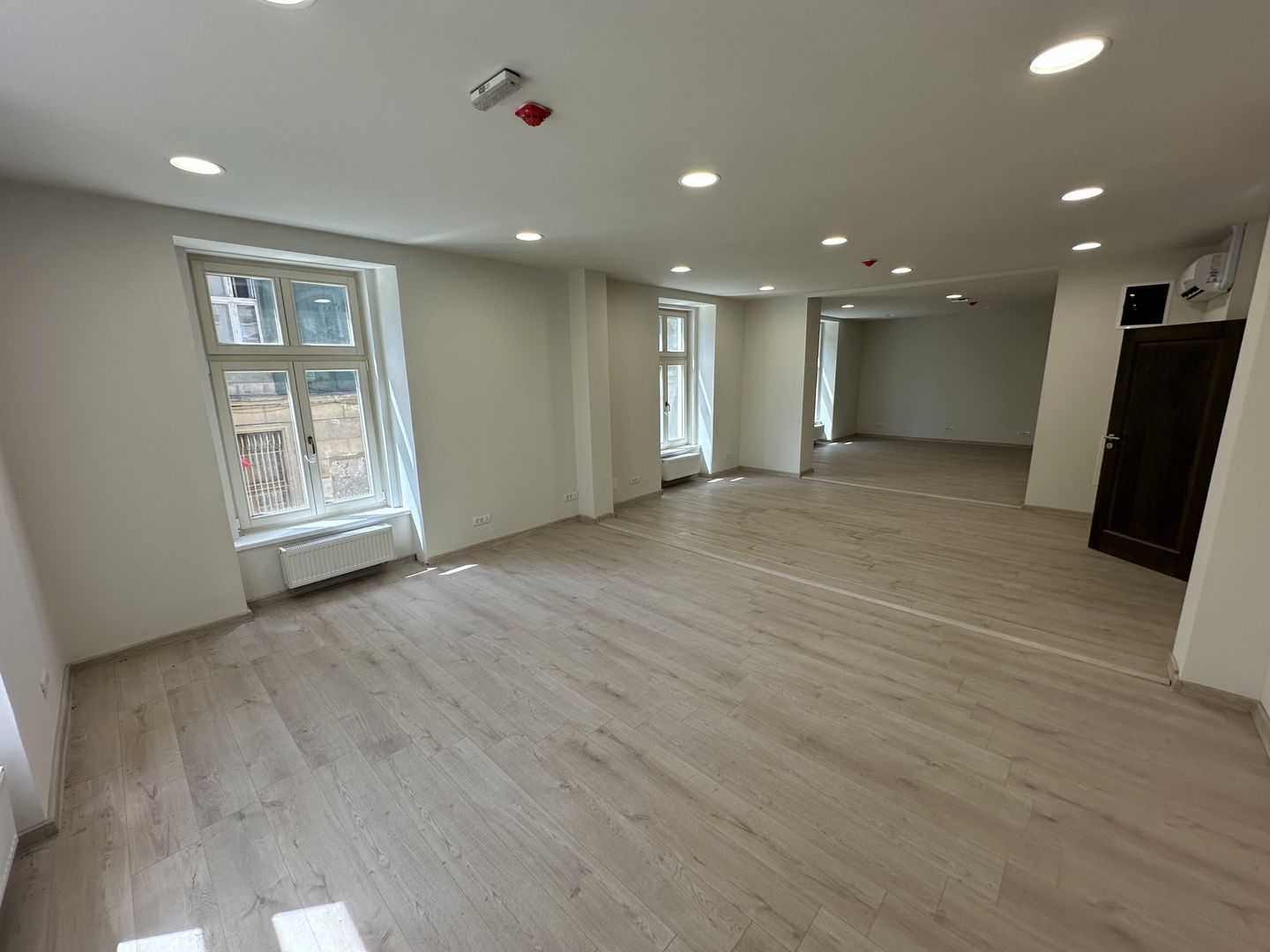 Saptii de birouri Ultracentral supraf. de la 28pana la125 mp - Poză 1