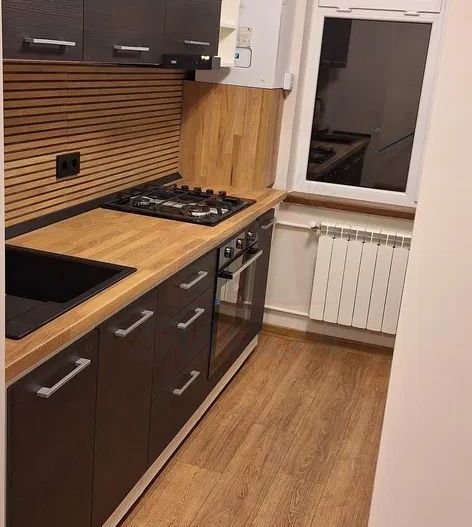 Vanzare apartament  renovat complet, zona Parfumul Teilor, etaj 1. - Poză 2