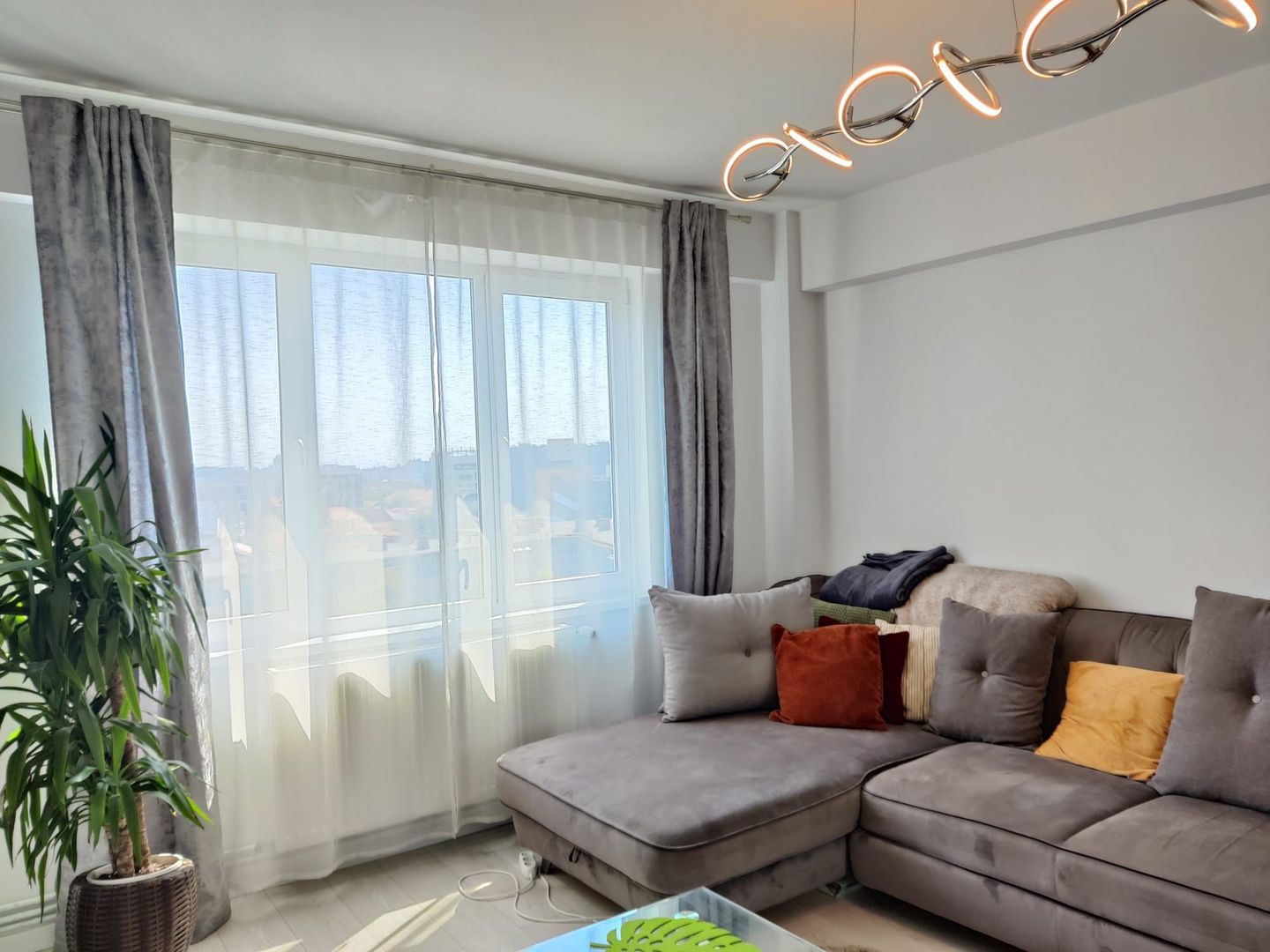 Apartament 3 CAM 75 MP, Ultracental, Piata Mihai Viteazu, parcare - Poză 2