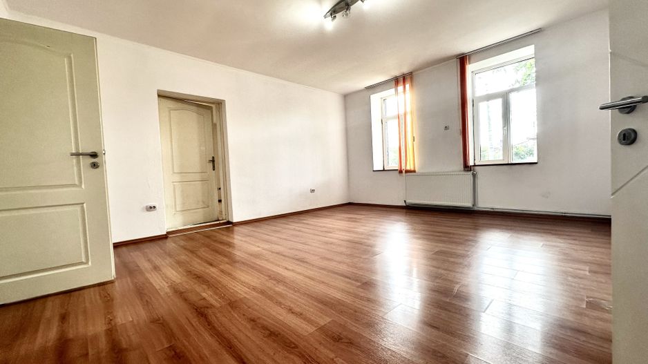 Casa individuală de închiriat - Dumbrăvița Central - Poză 12