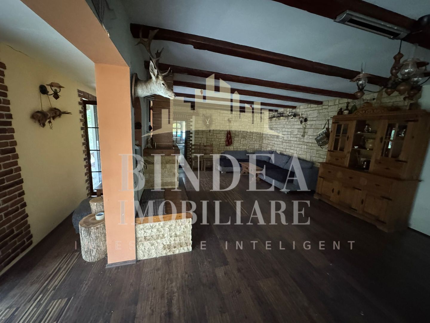 Oportunitate investitie: două reședințe de vacanță/ cabane 3940mp teren - Poză 2