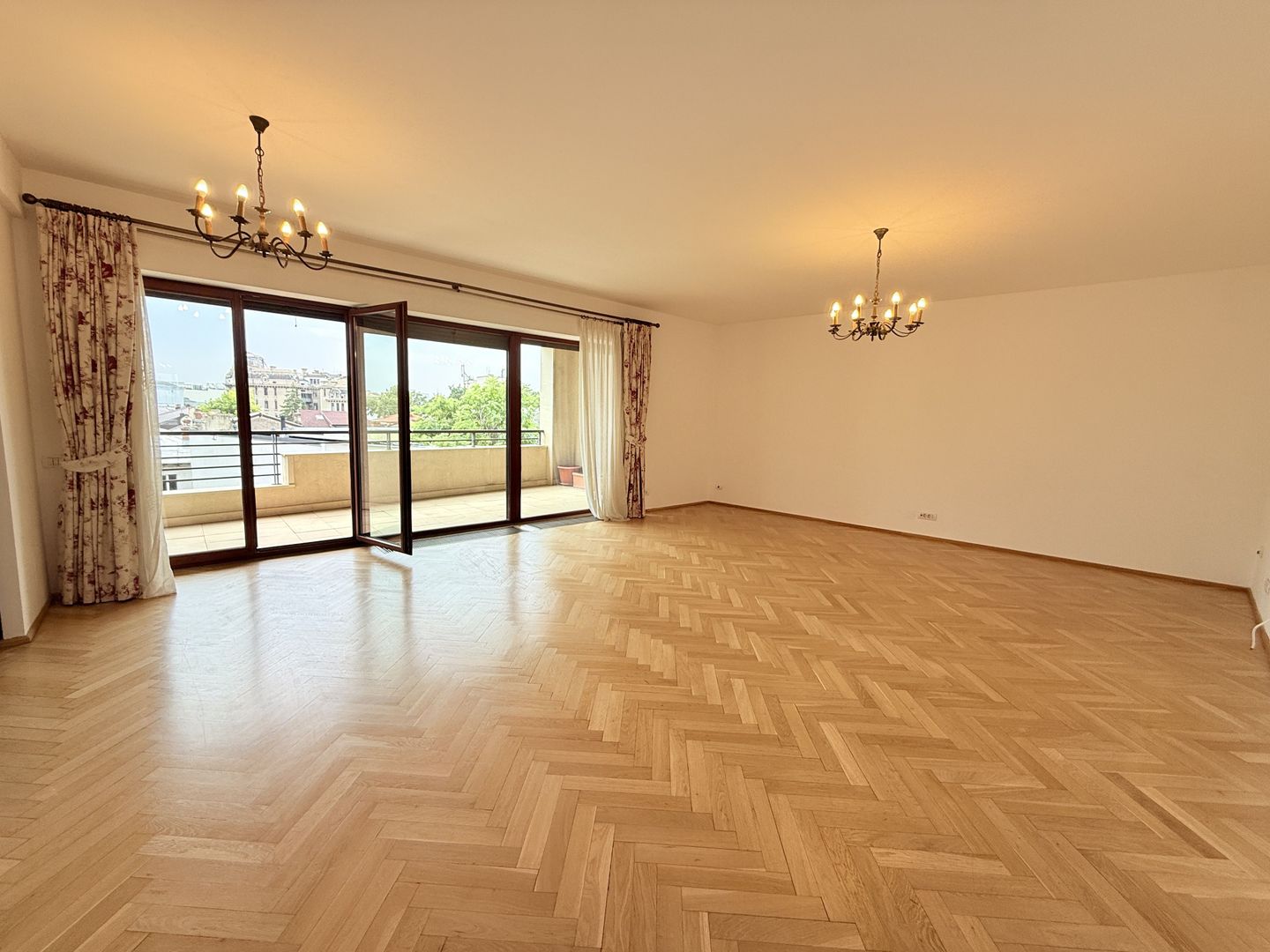 APARTAMENT DEOSEBIT ADIACENT CALEA VICTORIEI - Poză 2