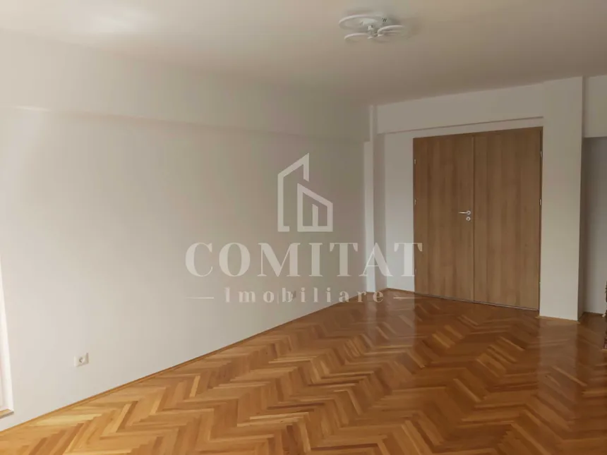 Apartament cu 3 camere | Zonă Ultracentrală - Piața Ștefan cel Mare — fotografia 1