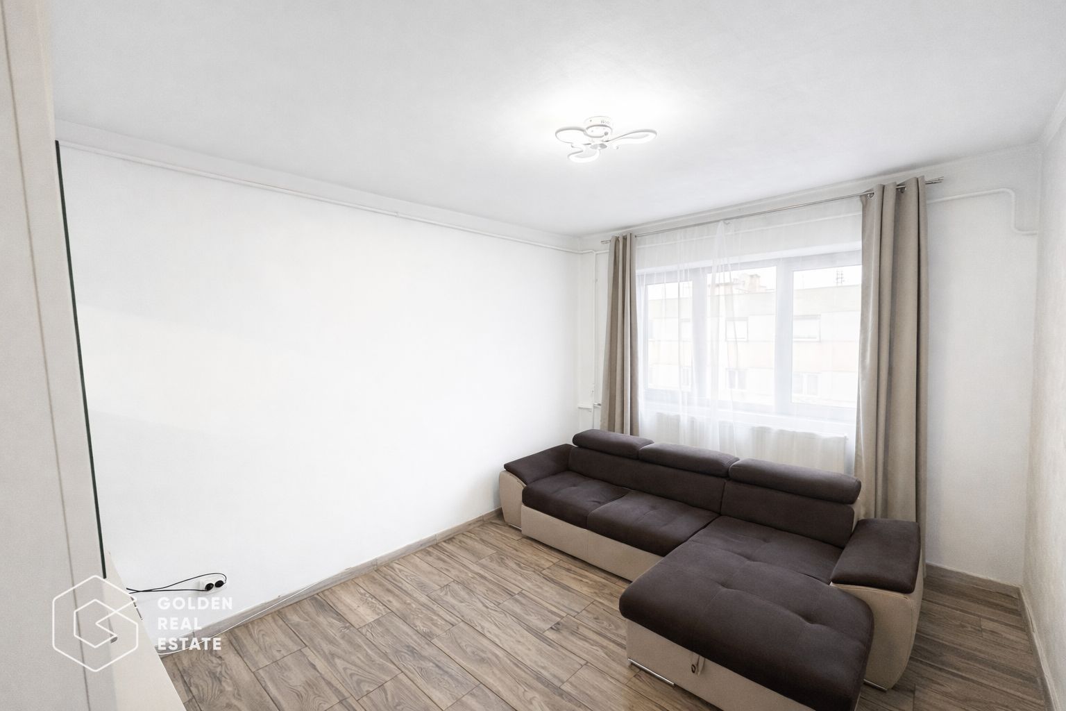 Apartament 2 camere, Piata Mica, renovat recent si loc de parcare inclus - Poză 3