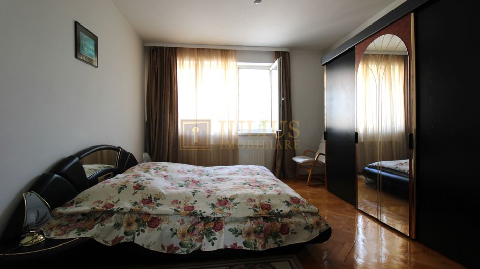 3 dormitoare, 3 bai, living spatios, 2 terase si curte. - Poză 25