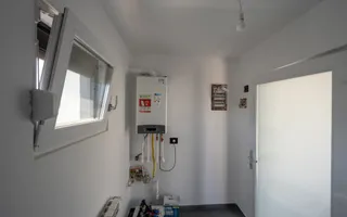 CASA TIPLA, Racordata! Cu un DORMITOR la PARTER ! Domnești! - Poză 17