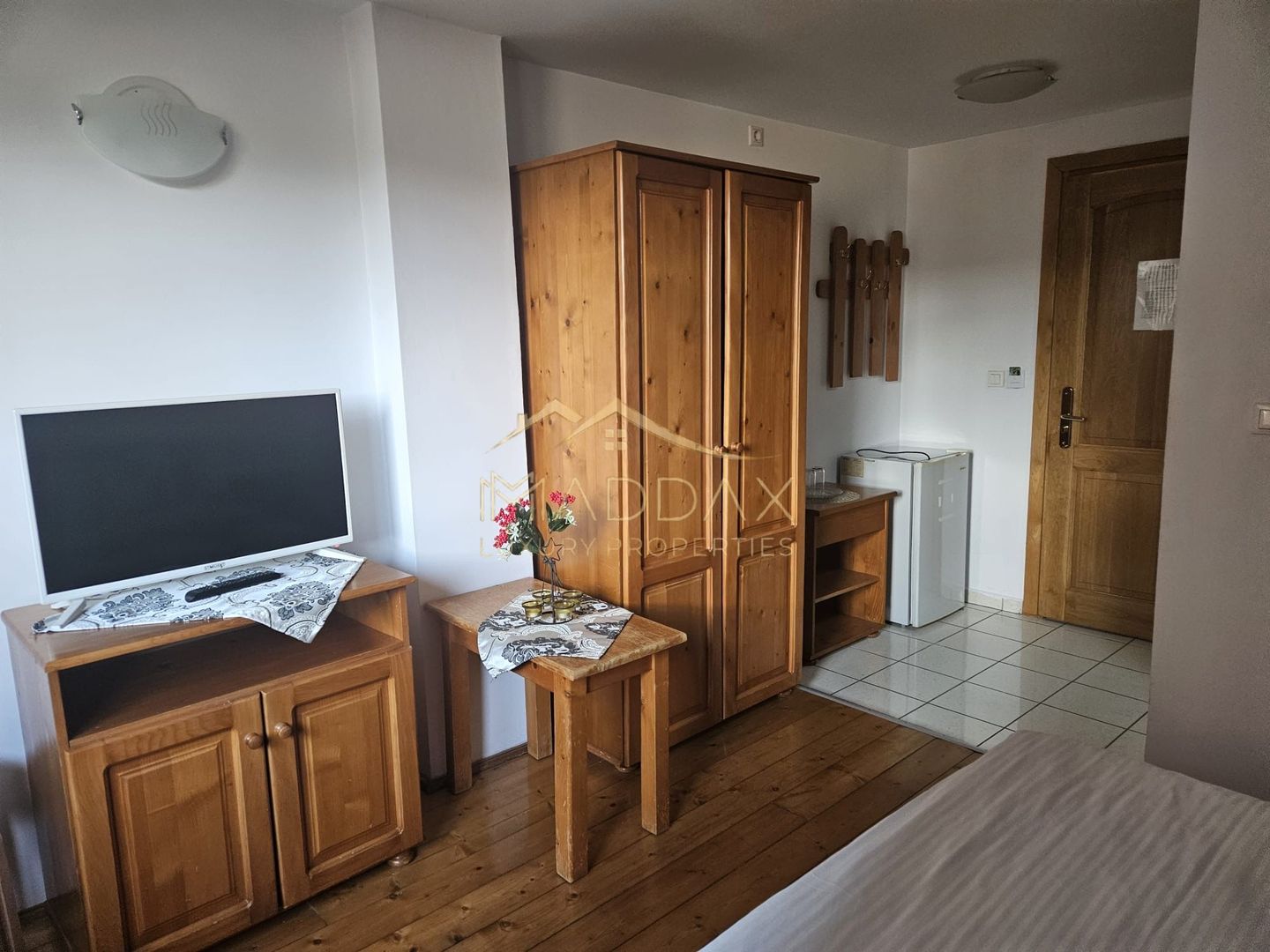 Pensiune 10 camere cu restaurant // Moieciu de Jos - Poză 28