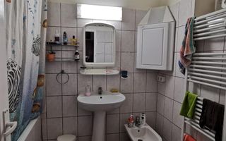 Casa in Centru zona linistita - Poză 4