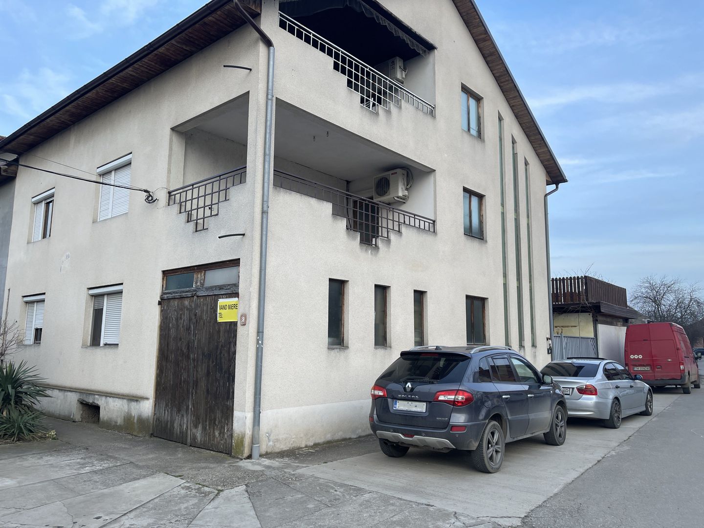 Casa S+P+E+M | 605 mp utili | 10 camere | 3 bucatarii | 4 bai | 3 terase | Garaj - Poză 1