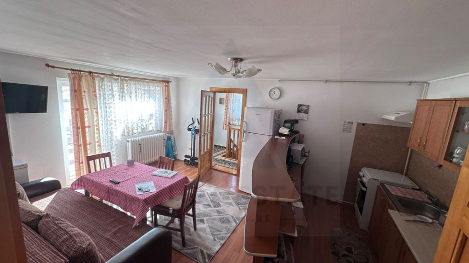 Apartament 3 camere decomandat  78 mp pivnita curte  in zona Centrala - Poză 1