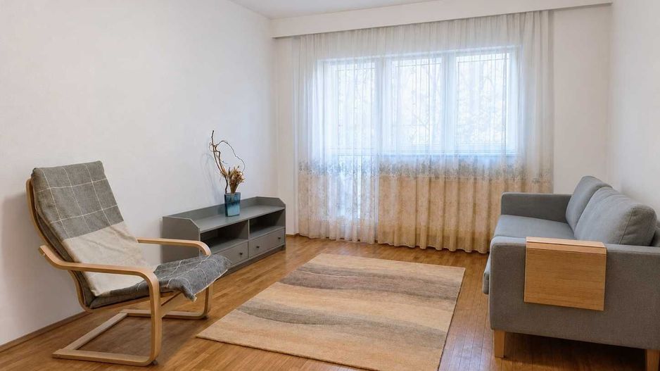 Apartament Piata Lahovari // Romana - Poză 1