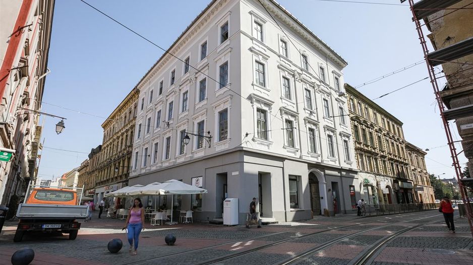 Sub mantia arhitecturala istorica a Cetatii Timisoarei, Spatiu comercial - Poză 38