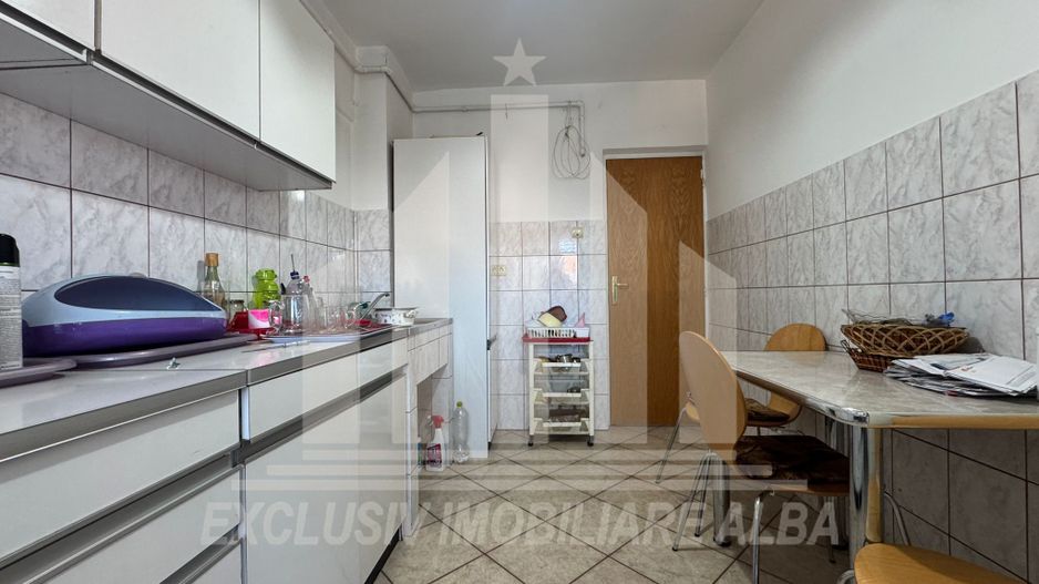 Apartament cu 3 camere decomandate, etaj 2, Centru - Poză 4