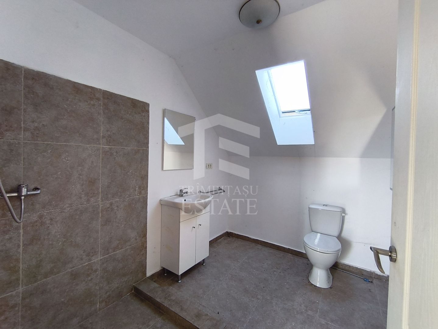 Casa cu 4 camere cu teren de 14,340 mp + platforma de beton cu hala - Poză 8