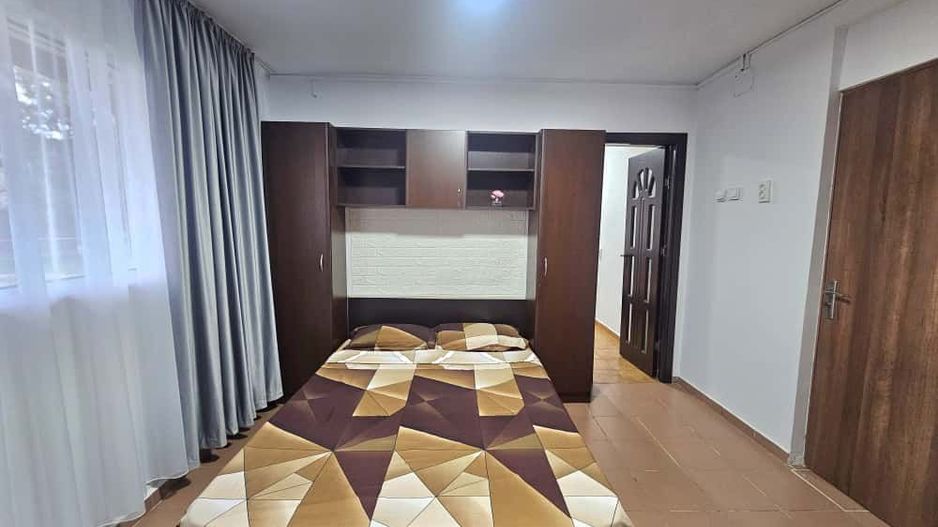 Pensiune de vanzare in Venus - Poză 3