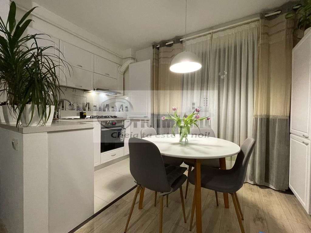 Apartament 3 camere Sadoveanu Copou 180 000 euro - Poză 1