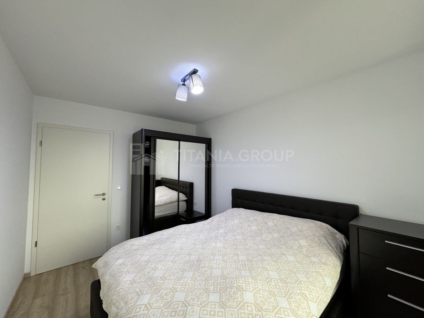 Apartament 2 camere, parcare - Kasper Coresi - Poză 8