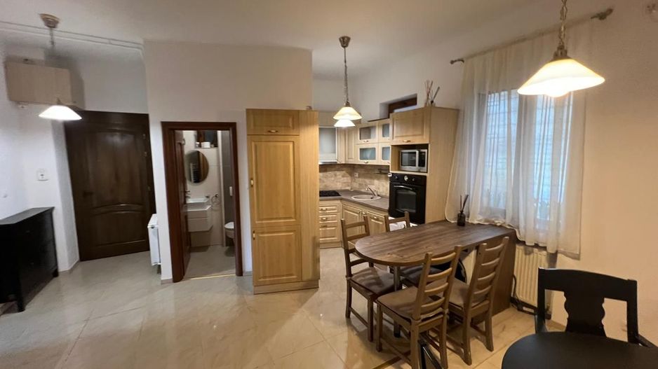 Apartament 3 camere, garaj si boxa - zona Centrala-Prefectura - Poză 4