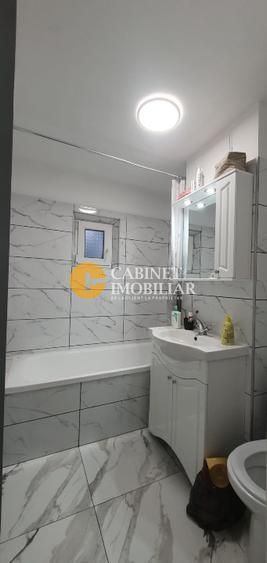 3 Camere Decomandat-Renovat- zona Alexandru cel Bun- bloc 1982 - Poză 5