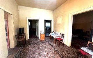 Casa de vanzare | Piata Cibin | 377 mp teren - Poză 2