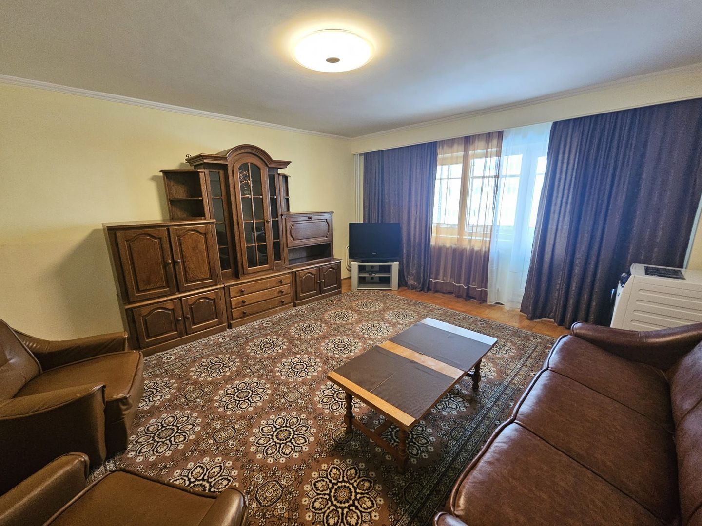 Apartament 2 camere, decomandat, Fratii Golesti - Poză 1