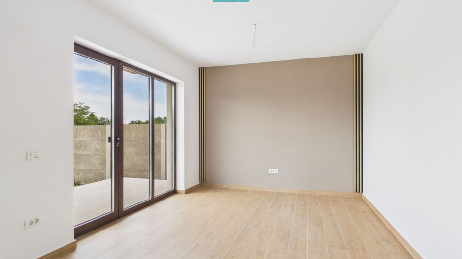 Duplex luminos 101 mp utili, teren 350mp în Covaci - Poză 1