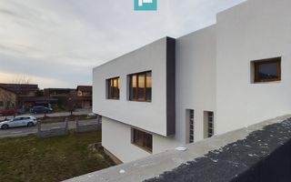 Vilă la gri în Via Carmina - Poză 1