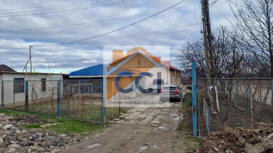 Se oferă spre vânzare / închiriere clădire cu spațiu comercial - Poză 18