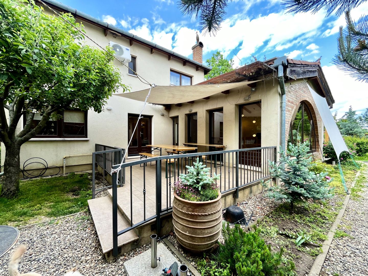 Casă de vis în Giroc – Eleganță clasică, spațiu vast și confortabil - Poză 2