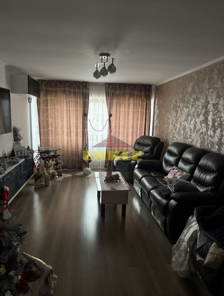 De vânzare apartament cu 4 camere decomandat, zona Stadion - Poză 1