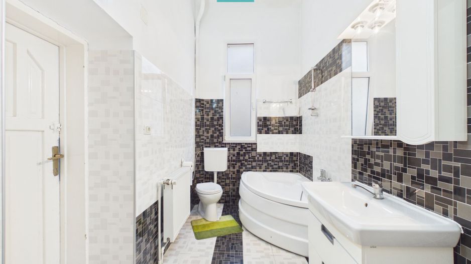 Apartament generos cu 3 camere – Zona Centrală - Poză 10