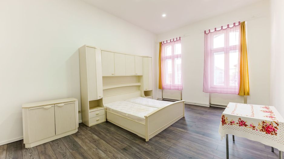 Apartament ultracentral cu 3 camere Arad - Poză 3