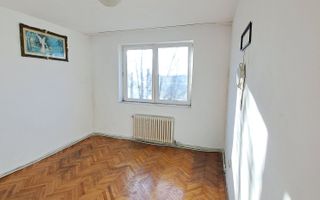Vând Urgent apartament cu 3camere - Poză 2